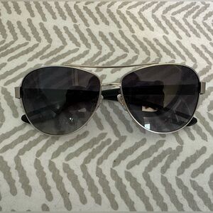 Stylish Black Aviator Sunglasses